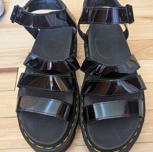DOC MARTEN PLATFORM SANDALS WORN ONCE SIZE:9